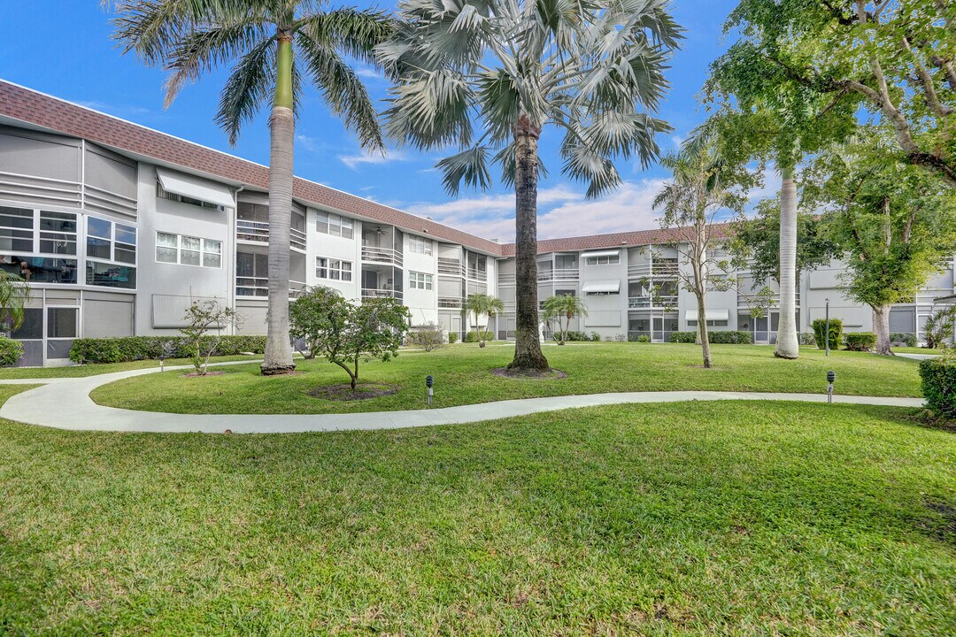 1040 SE 4th Ave in Deerfield Beach, FL - Building Photo