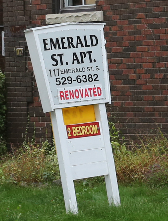 117 Emerald St S in Hamilton, ON - Building Photo - Building Photo