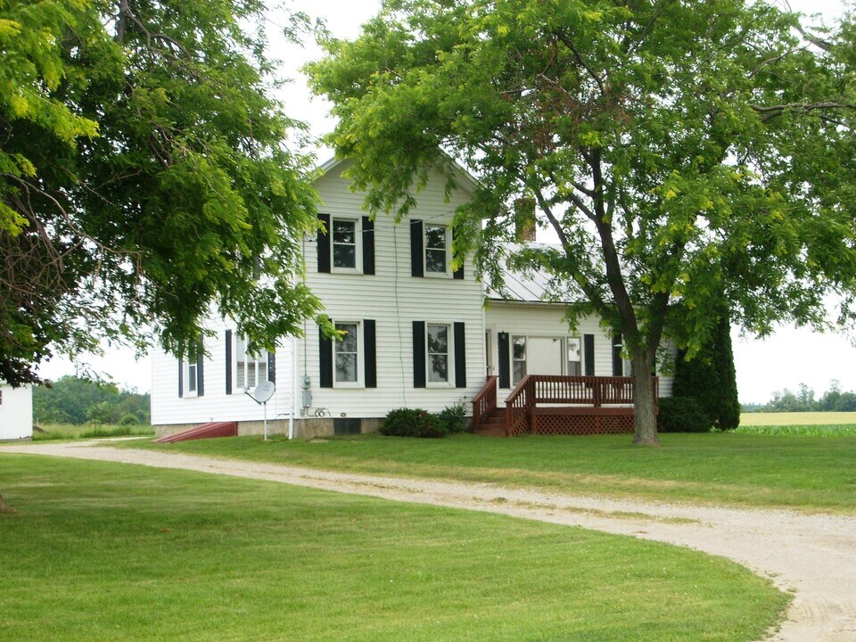 7840 Tuttle Rd Photo