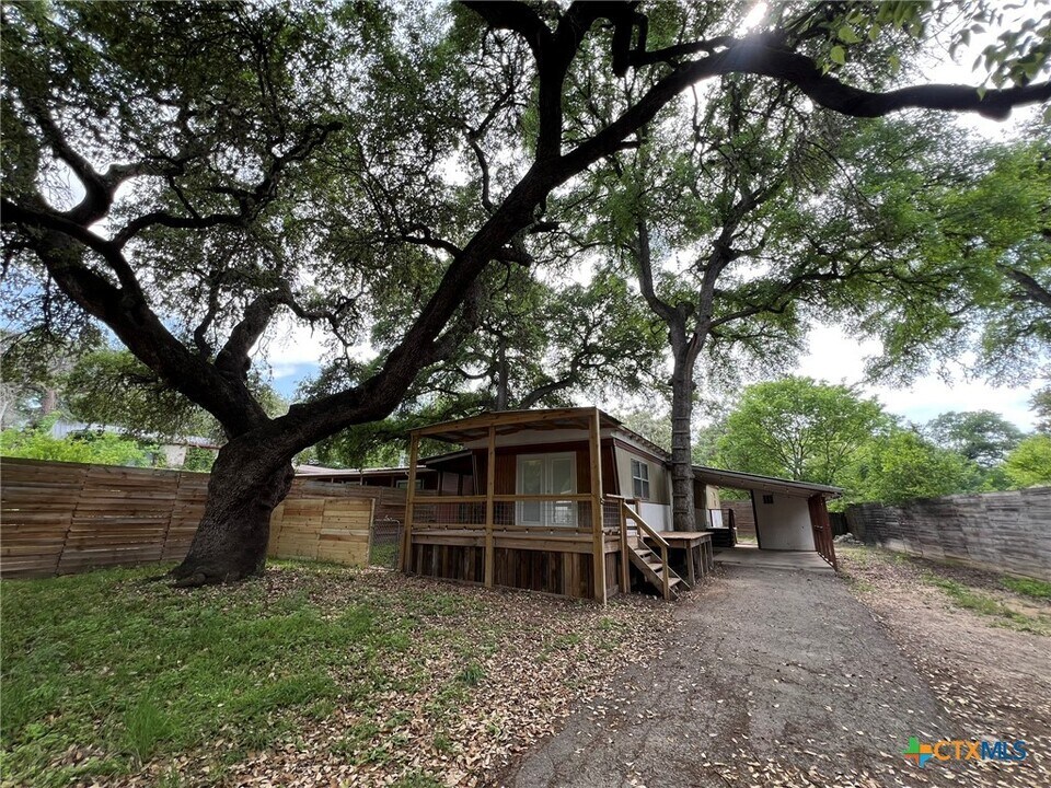 144 Deer Ln in New Braunfels, TX - Building Photo