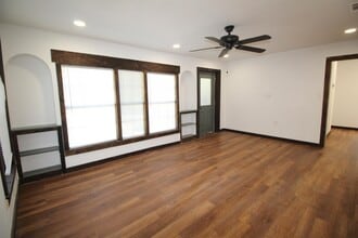1015 W Kuykendall St in Grand Saline, TX - Building Photo - Building Photo
