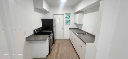 1050 98th St in Bay Harbor Islands, FL - Building Photo - Building Photo