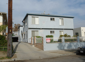 11221 Hatteras St in North Hollywood, CA - Foto de edificio - Building Photo