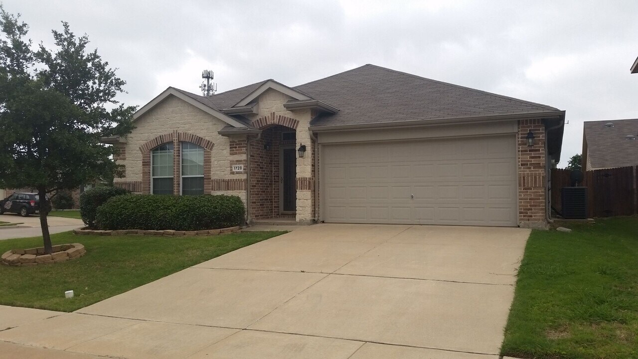1728 Quail Grove Dr in Fort Worth, TX - Building Photo