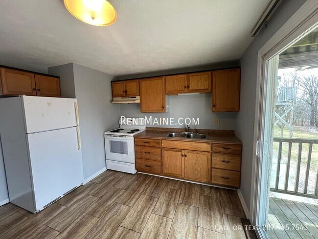 7 Gilchrest St in Thomaston, ME - Building Photo - Building Photo