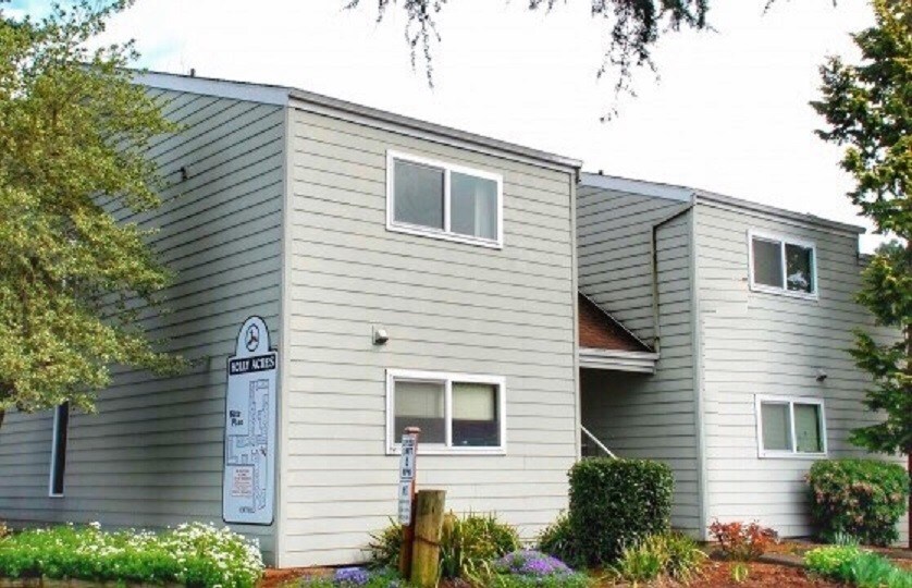 Holly Acres Apartments in Milwaukie, OR
