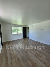 546 Old Frankstown Rd in Monroeville, PA - Building Photo - Building Photo