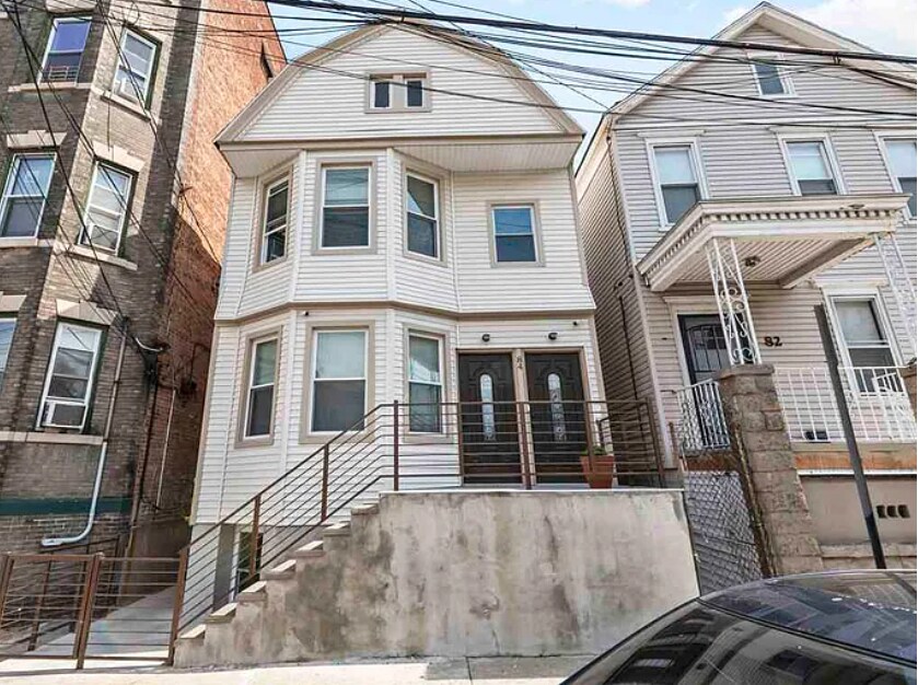 84 Neptune Ave in Jersey City, NJ - Building Photo