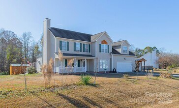 110 Mendover Dr in Jacksonville, NC - Foto de edificio - Building Photo