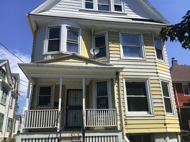 3114 W Clybourn St in Milwaukee, WI - Building Photo - Building Photo