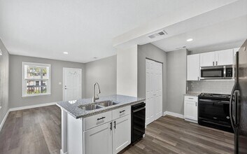 5202 Birkenhead Rd in Jacksonville, FL - Building Photo - Building Photo