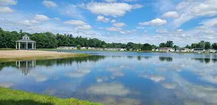 415 Deerfield Ln in Columbus, MI - Foto de edificio - Building Photo