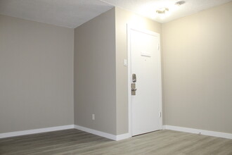 Hartford Apartments in Edmonton, AB - Building Photo - Building Photo