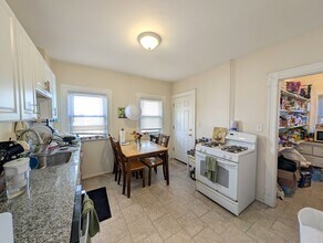 300 Boston Ave, Unit 2 in Medford, MA - Building Photo - Building Photo