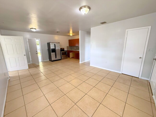 1045 Curtiss Dr in Opa Locka, FL - Building Photo - Building Photo