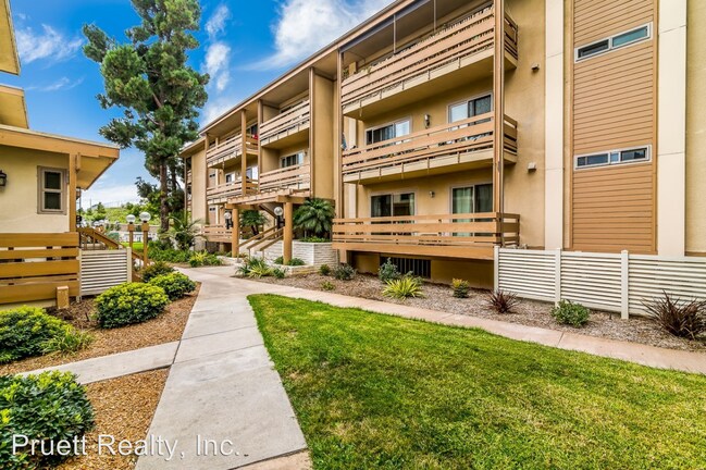 4082 Valeta St-Unit -Unit 361 in San Diego, CA - Building Photo - Building Photo