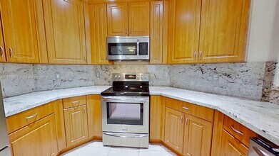 11229 NW 78th Ln in Medley, FL - Building Photo - Building Photo