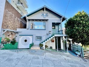 473 Newton Ave in Oakland, CA - Building Photo - Building Photo