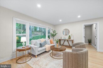 901 Hobbs Dr in Silver Spring, MD - Building Photo - Building Photo