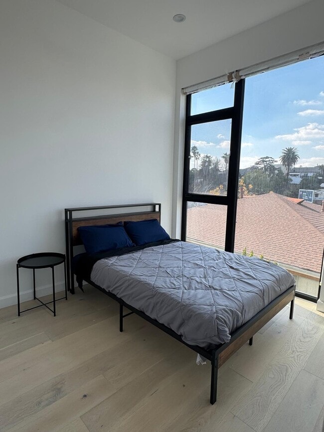 1244 Innes Ave, Unit B in Los Angeles, CA - Foto de edificio - Building Photo