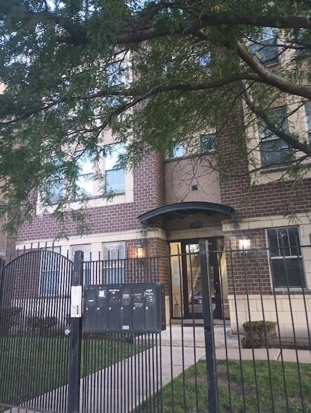 property at 5911 W Corcoran Pl