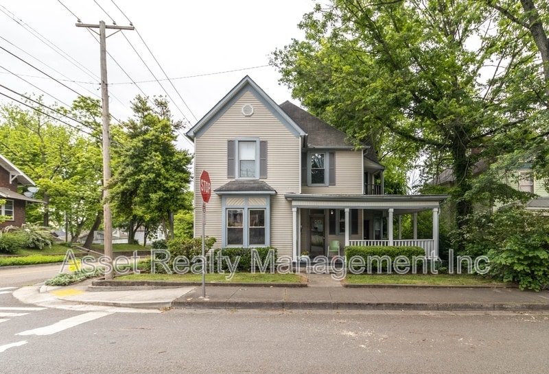 820 Luttrell St in Knoxville, TN - Building Photo