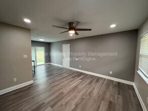 3747 Berryhill Rd in Milton, FL - Building Photo - Building Photo