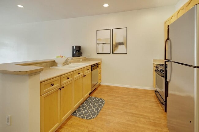 The Highlands Luxury Residences in Anchorage, AK - Building Photo - Building Photo