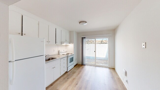 15447 Marty Dr-Unit -21 in Glen Ellen, CA - Building Photo - Building Photo