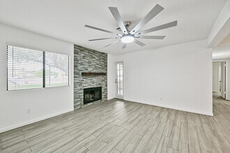 1075 E Chandler Blvd in Chandler, AZ - Building Photo - Building Photo