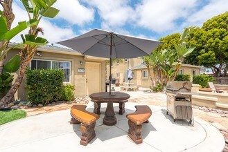 4250-4264 Ingraham St in San Diego, CA - Foto de edificio - Building Photo