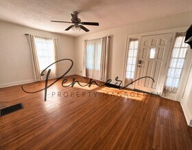 615 SE Douglas St in Lee's Summit, MO - Building Photo - Building Photo