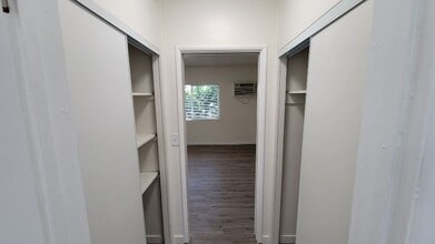 15546 Vanowen St in Los Angeles, CA - Building Photo - Building Photo