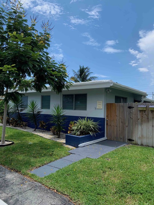 1700 NE 25th St in Wilton Manors, FL - Building Photo