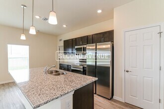 4154 NE 9th Ave in Cape Coral, FL - Building Photo - Building Photo