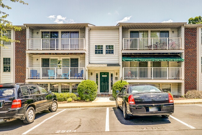 7600 Roscommon Ct in Richmond, VA - Building Photo - Building Photo