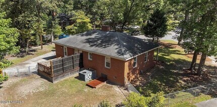 2511 Jefferson Dr in Greenville, NC - Building Photo - Building Photo