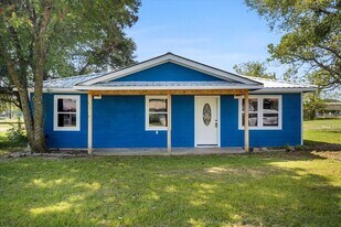 445 Canal St in Quinlan, TX - Building Photo