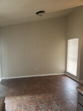 5618 Hollow Pines Dr in Houston, TX - Building Photo - Building Photo