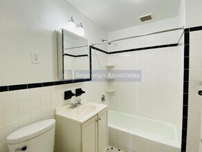 216 W 102nd St-Unit -6E in New York, NY - Building Photo - Building Photo