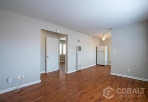 954 St Charles Ave NE