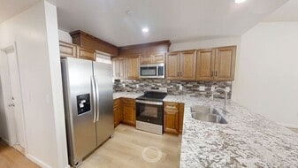 7236 N College Ave in Fresno, CA - Building Photo