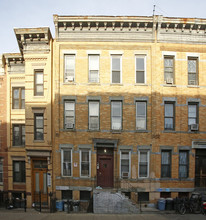 17-25 Madison St in Flushing, NY - Building Photo - Building Photo