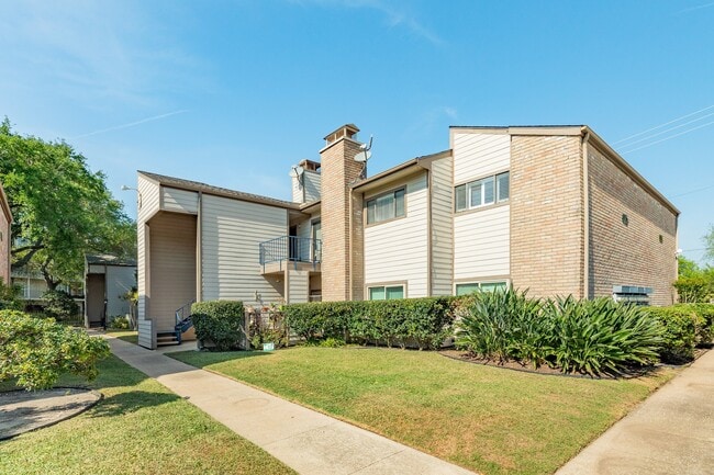 property at 7140 N Holiday Dr