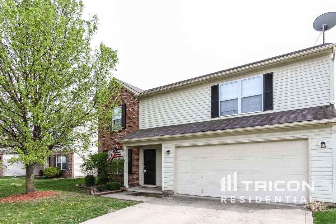 1745 Perry Commons Blvd in Indianapolis, IN - Building Photo