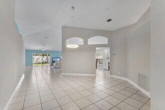 981 Delray Lakes Dr in Delray Beach, FL - Building Photo - Building Photo