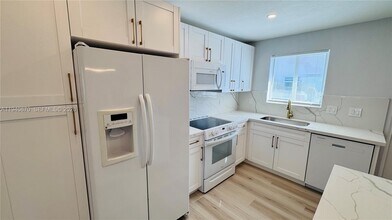 808 NE 2nd St in Hallandale Beach, FL - Building Photo - Building Photo