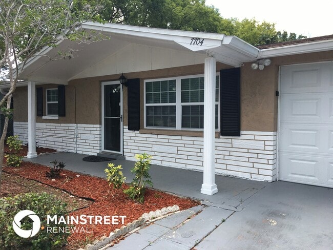 7704 Birchwood Dr in Port Richey, FL - Building Photo - Building Photo