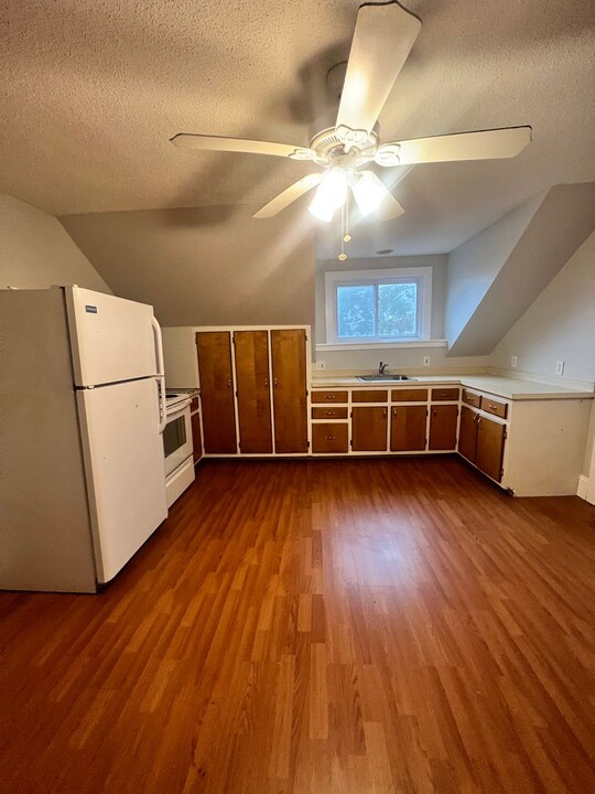 17 Burnham St-Unit -Unit #3 in Plymouth, CT - Building Photo