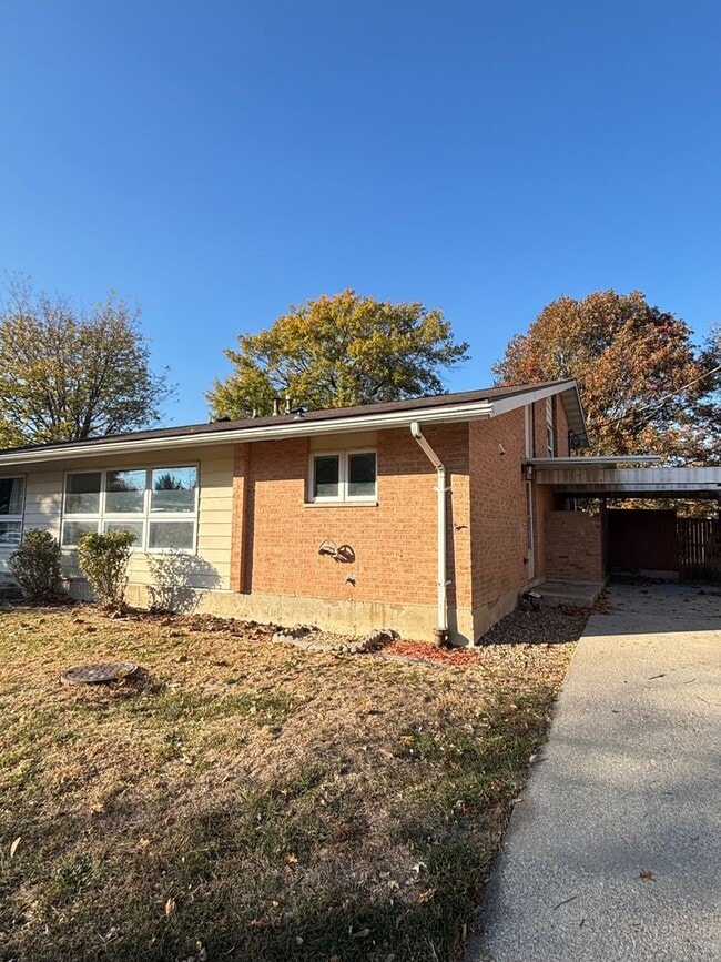 1519 Fairway Dr in Rantoul, IL - Building Photo - Building Photo